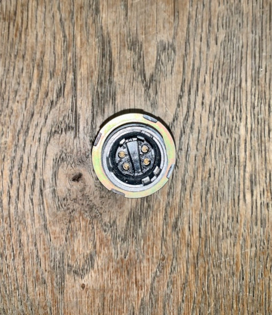 PATTERN 104, PLESSEY Mk4, 4 PIN SOCKET, 4 FEMALE SOCKETS, FIXED,  CHASSIS MOUNT PLUG, SMALL, SHELLS SIZE 1,AS USED IN LARKSPUR RADIOS , NOS