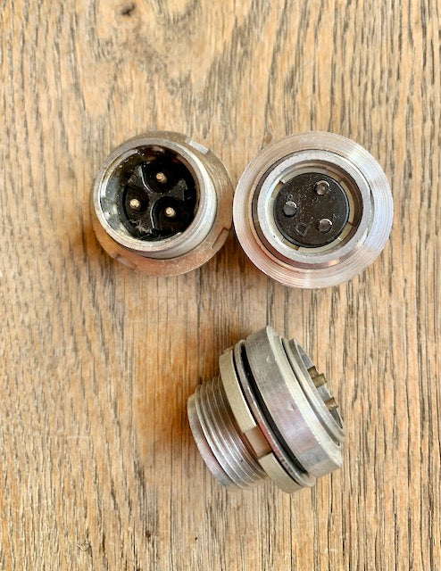 PLESSEY, 104, ALUMINIUM, FIXED, 3 PIN PLUG, FOR, RACAL RA17,  AVO CT160, NOS