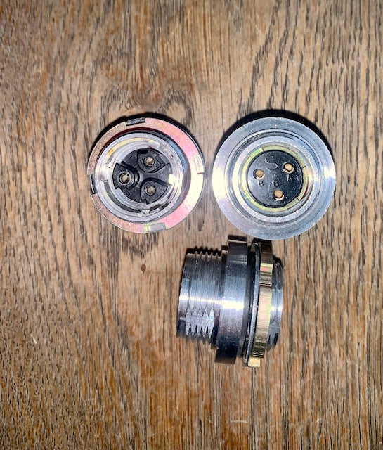 Pattern 104,  Plessey, Mk 4, FIXED,   3 way SOCKET, 3 Female Pins,    Larkspur, Power Socket, NOS