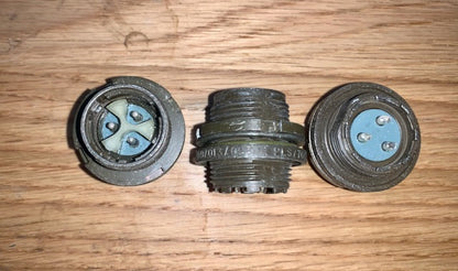 Pattern 104,  Plessey, Mk 7, FIXED,   3 way PLUG, 3 Male Pins,    Larkspur, Power Plug, NOS