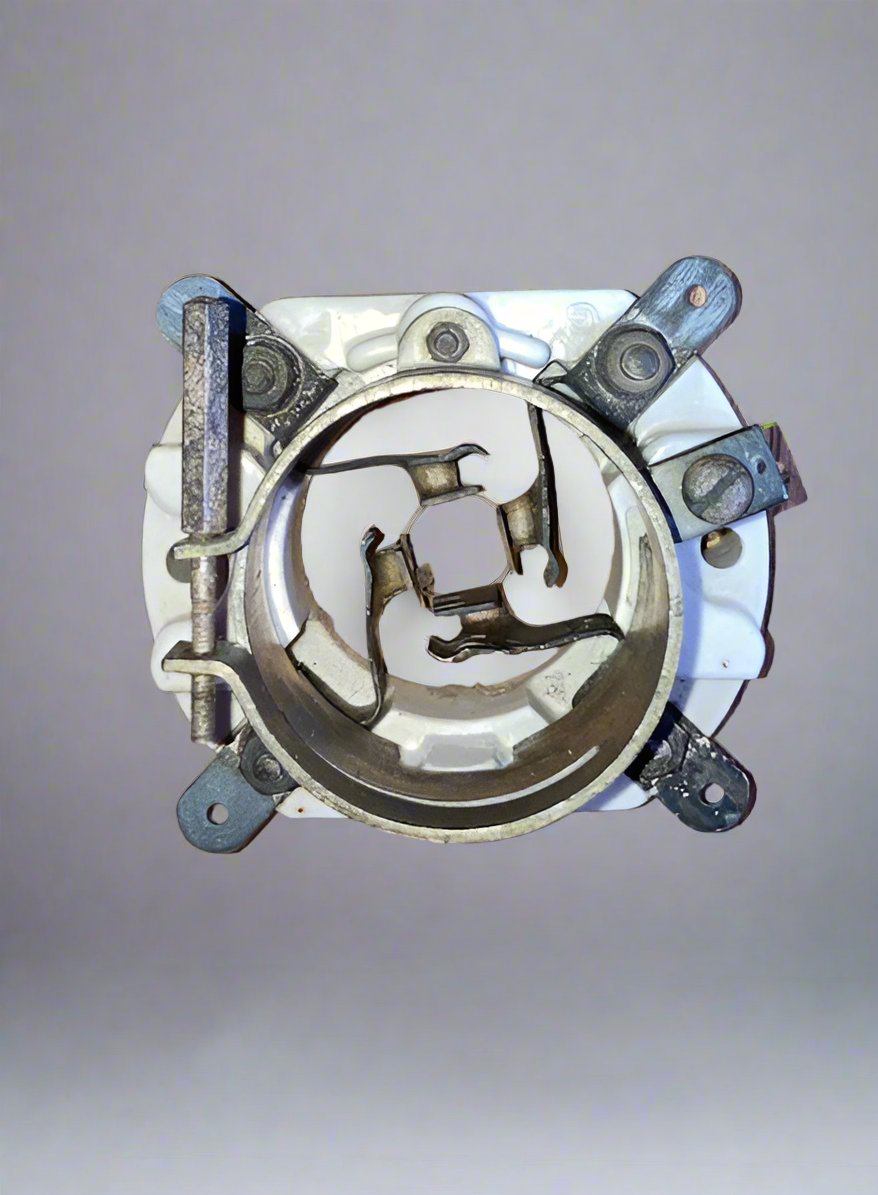 AIR MINISTRY, 10A/512, 4 PIN JUMBO CERAMIC VALVE BASE, FOR, 211, 845, VALVES, LOCK FIT CHASSIS MOUNT