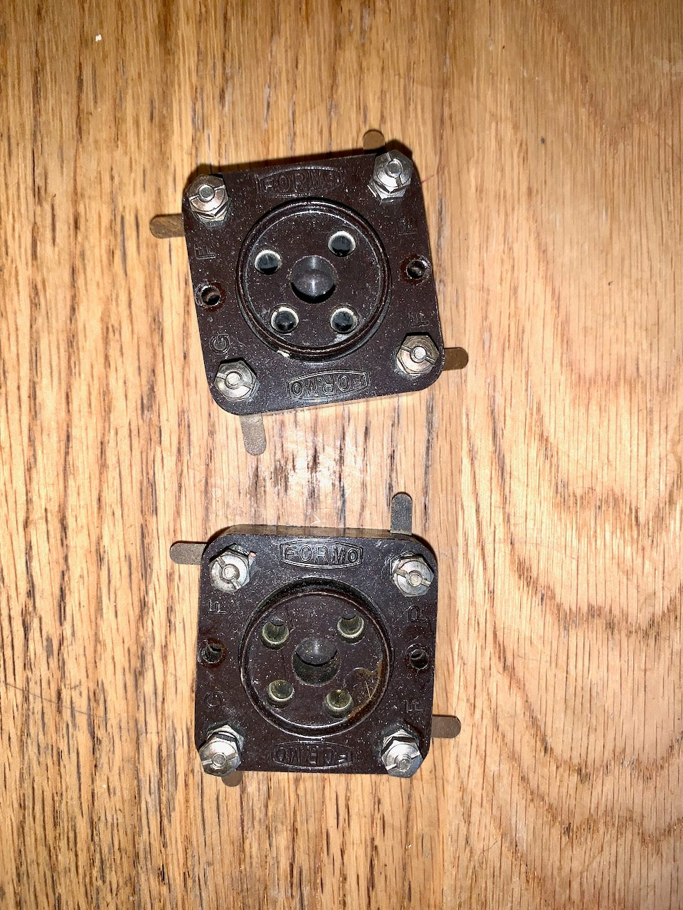 FORMO, BROWN BAKELITE, , BRITISH FOUR PIN, B4, VALVE BASES , 1929, NOS