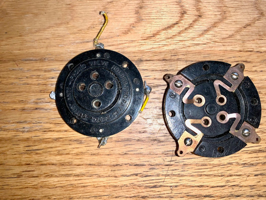 LOTUS, BRITISH 4 PIN, B4,   BLACK, LARGE, ANTIPHONIC, VALVE HOLDER,  1929