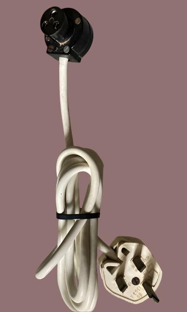 BULGIN, 3 PIN POWER LEAD COMPRISING  OF 22mm NOSE DIA, RT ANGLE PLUG, 1.5M LEAD, PLUG TOP FITTED WITH 3A/5A FUSE,, FOR LEAK TL12.1 & QUAD ESL 57,