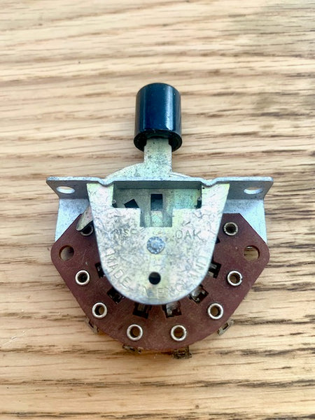 OAK, SLIDE SWITCH, WITH KNOB, LIKE R1155 DF SWITCH  10F/163, ONLY SWITCHES ONE WAY