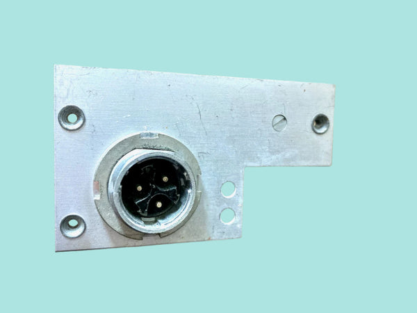 PLESSEY, 104, ALUMINIUM, FIXED, 3 PIN PLUG, MALE PIN, FOR, RACAL RA17,  AVO CT160, ON ALUMINIUM PLATE, EX EQUIP