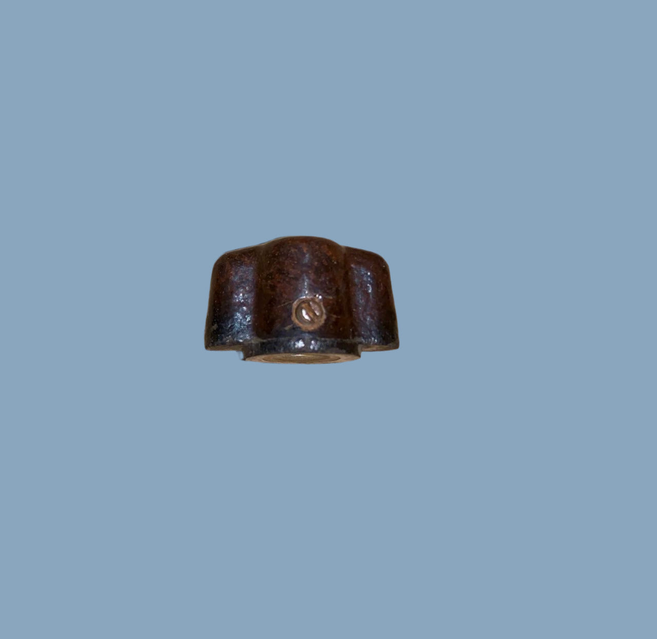 BROWN BAKELITE KNOB, WINGNUT SHAPED, BUSHED,  17mm DEPTH, 29mm DIA, 6mm SHAFT