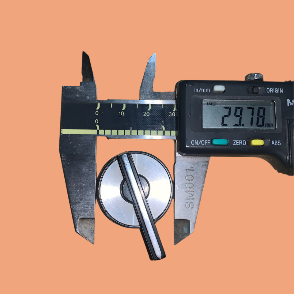 CHROME KNOB, AS USED ON 80S HI-FI, TURNTABLE ,  28mm DEPTH, 6mm DIA, 3mm HALF ROUND SHAFT