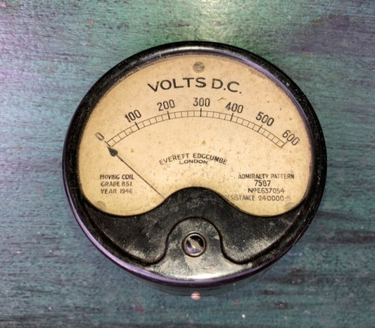 Everett Edgcumbe, Plug in, moving coil Voltmeter, 88mm DIA, Scaled 0-600 VDC,  244K Resistance, 1946 Dated