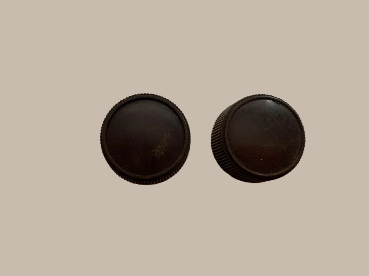 PAIR OF BROWN BAKELITE KNOBS, PEAKED, MILLED EDGE, 6mm DIA SHAFT, 28mm DIA, 12mm HiGH