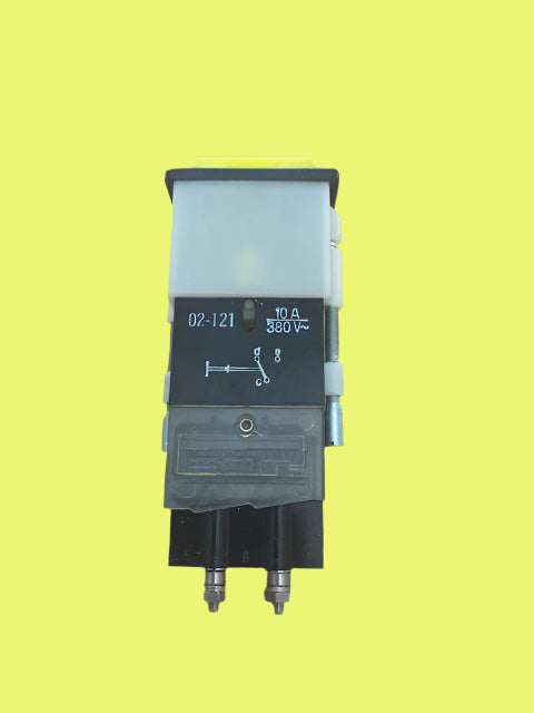 EAO, SWISSTAC,  ILLUMINATED PUSH BUTTON, SWITCH, MOMENTARY, 02-121-011,  380V AC 10A,YELLOW LENS