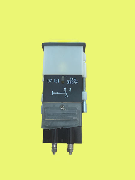 EAO, SWISSTAC,  ILLUMINATED PUSH BUTTON, SWITCH, MOMENTARY, 02-121-011,  380V AC 10A,YELLOW LENS