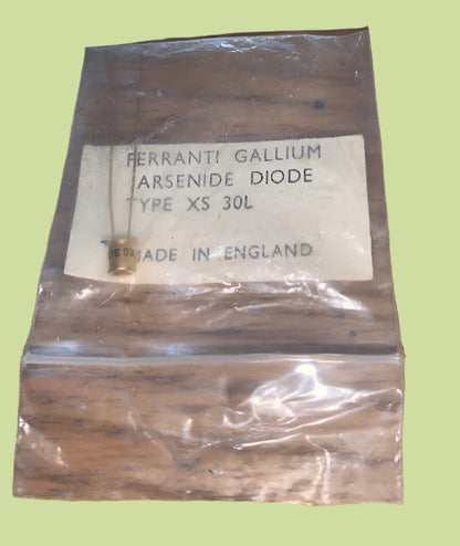 XS 30L, Ferranti, Gallium Arsenide Diode, Gold pin, Gold body sample