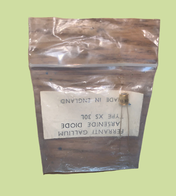 XS 30L, Ferranti, Gallium Arsenide Diode, Gold pin, Gold body sample