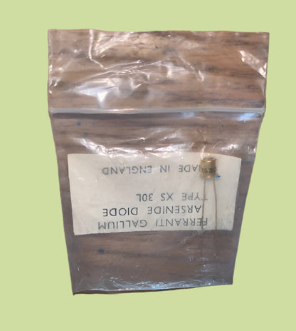XS 30L, Ferranti, Gallium Arsenide Diode, Gold pin, Gold body sample