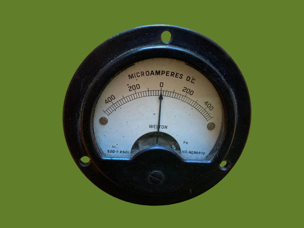 3.25ins dia.,  2.5 ins mounting aperture, Moving Coil Meter, Weston,  Centre Zero, Scaled 400-0-400uA DC,