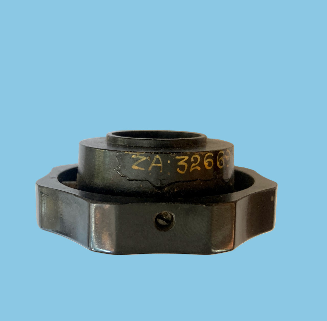 Eddystone, 2.5" Dia, fluted knob, CAT NO. 1076, Army, ZA32669