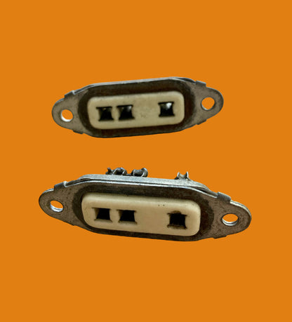 CINCH JONES, SOCKET, CERAMIC, LINEAR THREE FEMALE PIN SOCKET, CHASSIS MOUNT, EX EQUIPT