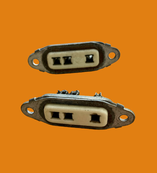 CINCH JONES, SOCKET, CERAMIC, LINEAR THREE FEMALE PIN SOCKET, CHASSIS MOUNT, EX EQUIPT