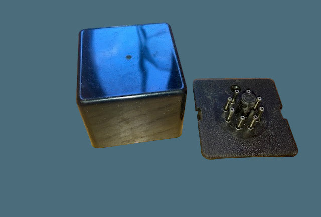 RS, OCTAL PLUG BLOCK, FOR MAKING VCM VALVE BASE CONVERTORS, 8 PIN BASE WITYH 42mm COVER, RS 582-013,NOS 