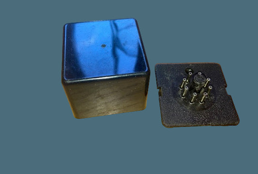 RS, OCTAL PLUG BLOCK, FOR MAKING VCM VALVE BASE CONVERTORS, 8 PIN BASE WITYH 42mm COVER, RS 582-013,NOS 
