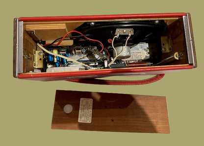 Roberts Radio, R600, RED,Tested & Working on AM but not FM , for restoration 