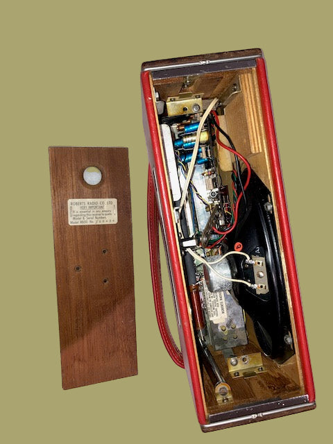 Roberts Radio, R600, RED,Tested & Working on AM but not FM , for restoration 
