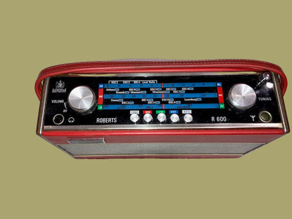 Roberts Radio, R600, RED,Tested & Working on AM but not FM , for restoration 