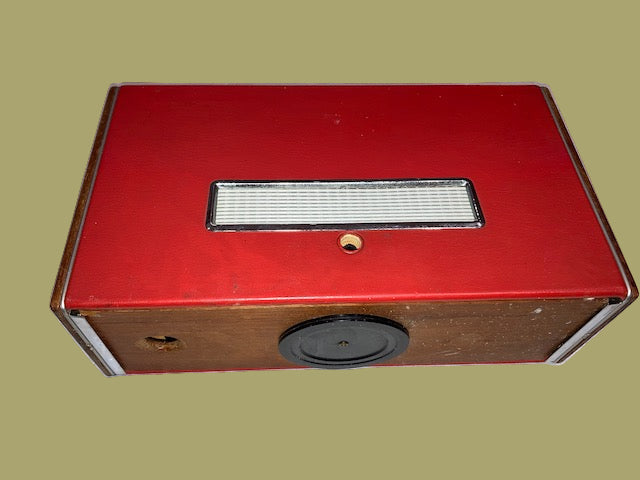 Roberts Radio, R600, RED,Tested & Working on AM but not FM , for restoration 