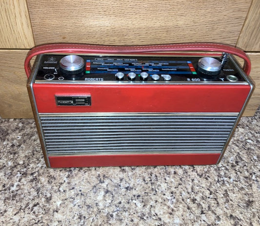 Roberts Radio, R600, RED,Tested & Working on AM but not FM , for restoration 