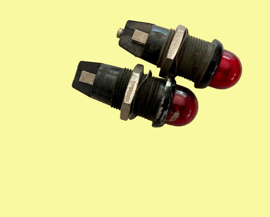 Dialco, Dialight,Signal Light, Lamp Socket Indicator, 19mm `Thread dia., Red Lens Cap, Black Bezel