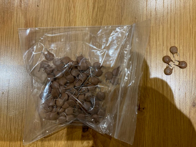 PACK OF APPROX 25x, CERAMIC DISC CAPACITOR, 4.7pF 300V, 