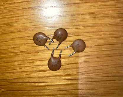 PACK OF APPROX 25x, CERAMIC DISC CAPACITOR, 4.7pF 300V, 