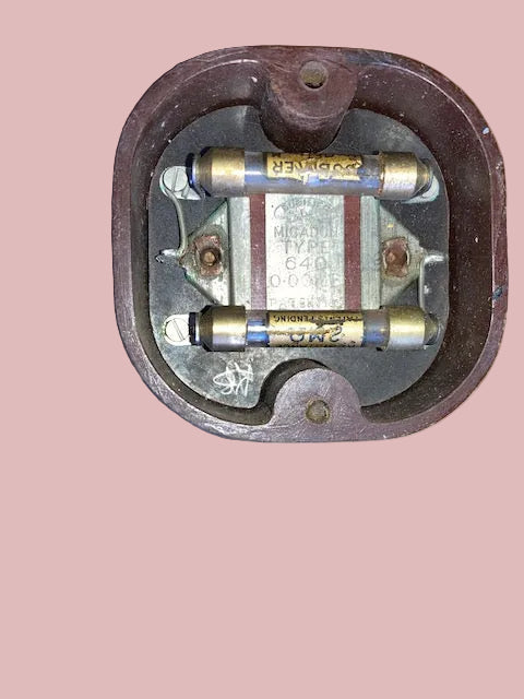 BRITISH THOMSON- HOUSTON, BTH, B4 VALVE BASE, BROWN BAKELITE WITH TWIN GRID LEAK RESISTOR AND DUBILIER MICA CAPACITOR, 1927