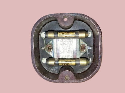 BRITISH THOMSON- HOUSTON, BTH, B4 VALVE BASE, BROWN BAKELITE WITH TWIN GRID LEAK RESISTOR AND DUBILIER MICA CAPACITOR, 1927