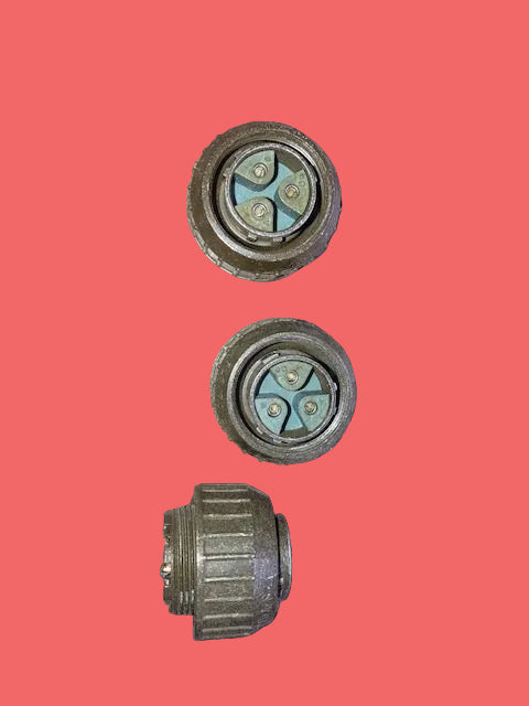PATTERN 104, PLESSEY Mk7, 3 PIN SOCKET, 3 FEMALE PINS, FIXED,  CHASSIS MOUNT SOCKET, SMALL, SHELLS SIZE 1, AS USED IN LARKSPUR RADIOS , NOS