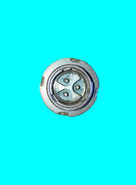 PATTERN 104, PLESSEY Mk7, 3 PIN PLUG, 3 MALE PINS, FIXED,  CHASSIS MOUNT SOCKET, SMALL, SHELLS SIZE 1, AS USED IN LARKSPUR RADIOS , NOS