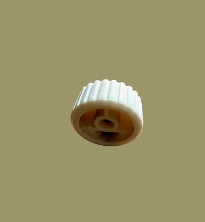 RIBBED, WHITE KNOB, POSSIBLE LEAK POINT ONE PRE AMPLIFIER, LEAK TL10, 28mm DIA., 17mm DEPTH,