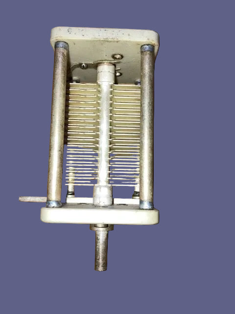 JACKSON BROTHERS, TX5 STYLE, TRANSMITTING CAPACITOR, 200pF, TYPE RL.7002-204C, 90 X 52 X 52mm, NOS