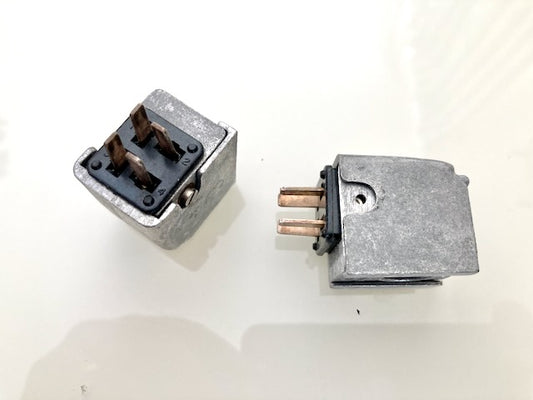 PAINTON, JONES, MULTICON , MINIATURE JONES PLUG,  4 WAY MALE,  STAGGERED PINS, DIE CAST BODY 