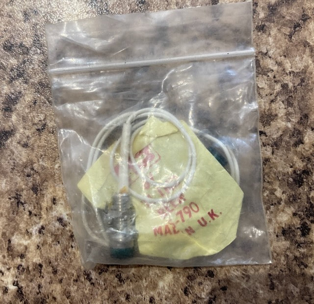 Neon Indicator, 6V, SM IND, Wire Leaded, green, 6.4 mm, Round with Flat Tops, 575-790
