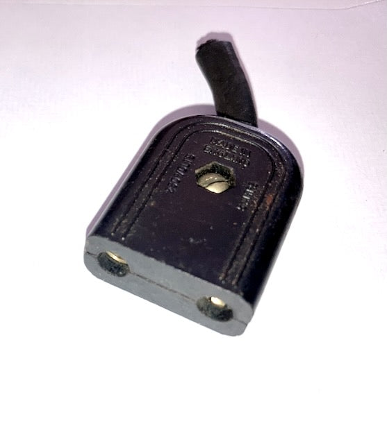 MALE, FREE,  2PIN MAINS CONNECTOR, CABLE MOUNT, SAME SIZE AS  5A BS 372 Part I, BUT NOT MARKED, SOLD AS COLLECTIBLE ONLY
