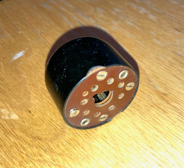 BULGIN, P112, OCTAL SOCKET, CABLE MOUNT, NOS