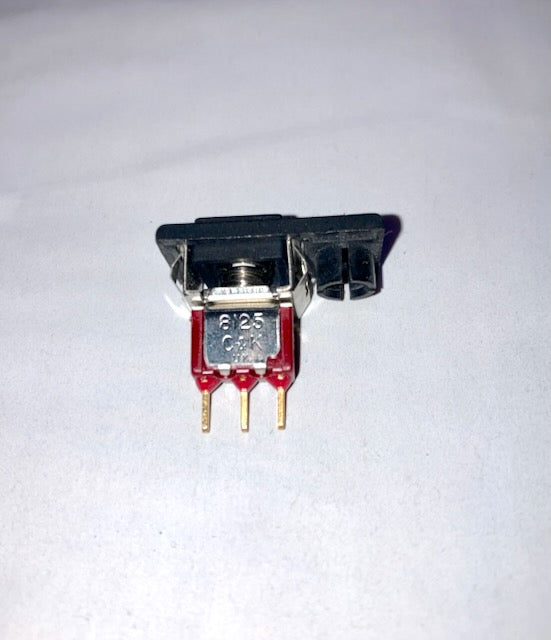 Switch, momentary, pushbutton, SPDT, on-mom, C&K, 8125, on mounting plate 28 x 15mm