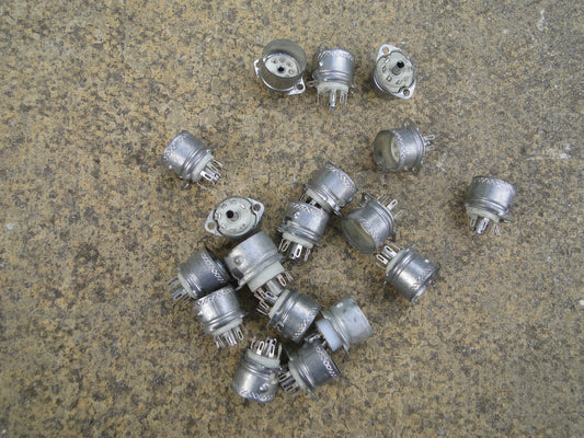 B7G, CERAMIC, SKIRTED, VALVE BASE, NOS