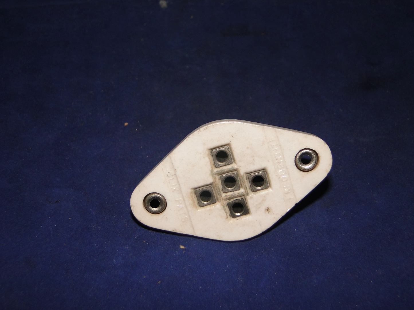 B5, 5 PIN, CERAMIC VALVE BASE, CLIX, NEW
