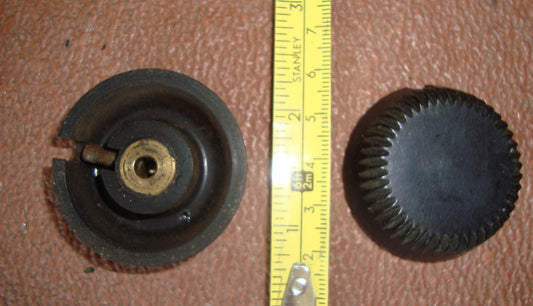 SERRATED BAKELITE RADIO KNOS - MATCHING PAIR - MULLARD MAGIC
