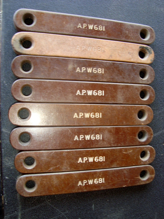 ADMIRALTY PATTERN APW681 PAXOLIN AERIAL SPREADERS 9X - MULLARD MAGIC