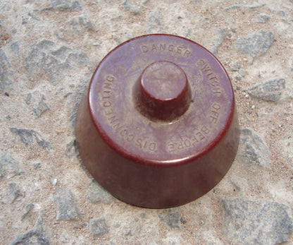 RED BAKELITE BULGIN P.92 MANDARIN HAT PATTERN VALVE TOP CAPS - MULLARD MAGIC - 1