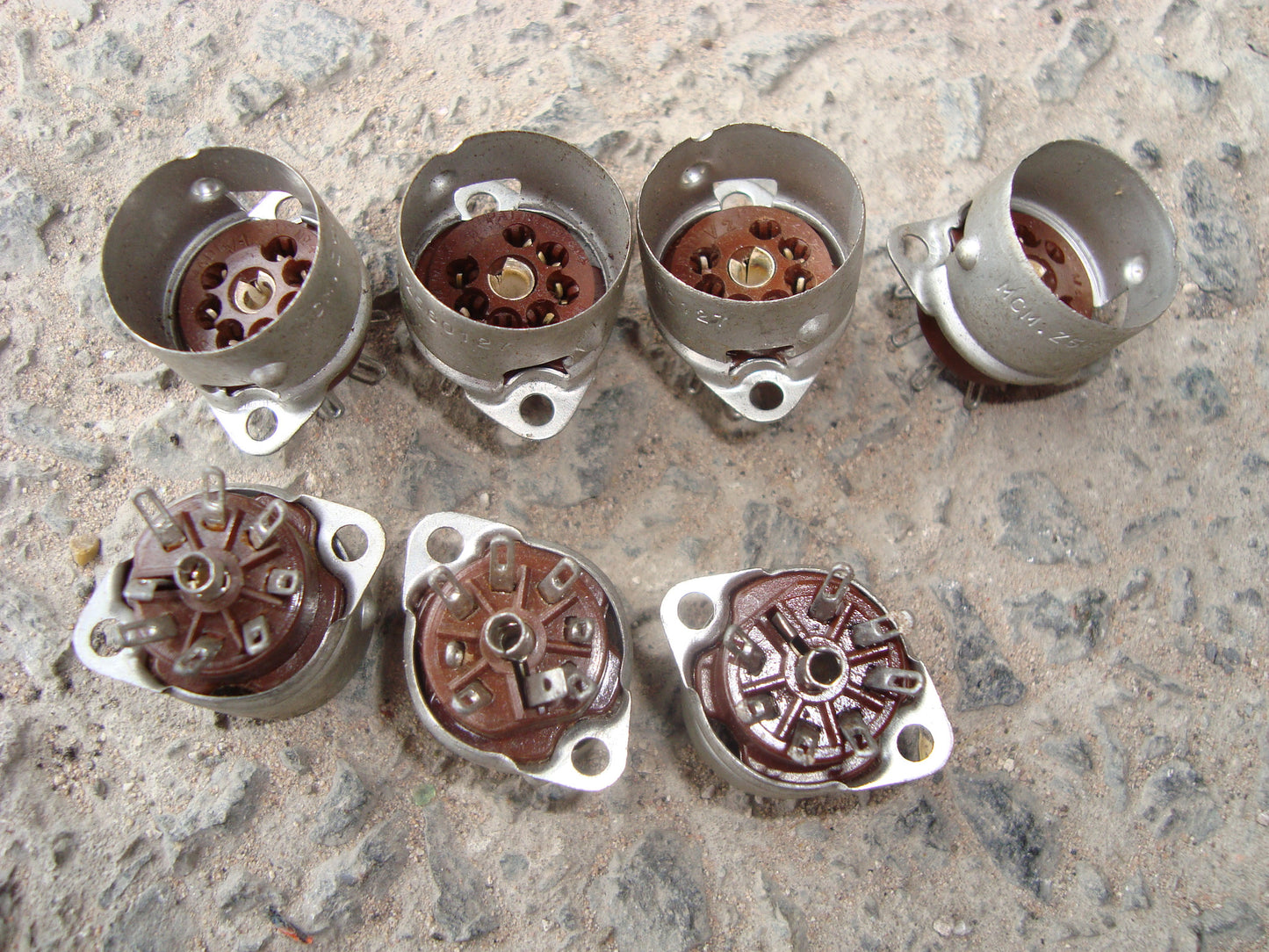 BROWN MICANOL MCMURDO B7G VALVE BASES VALVE BASES NEW UNUSED - MULLARD MAGIC